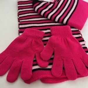 KIDS APPAREL CLUB, SCARF AND GLOVES AND HAT SET